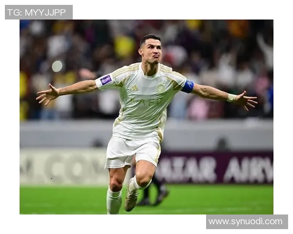 球迷疯狂冲进场内夺走C罗球衣引发热议的欧冠奇观